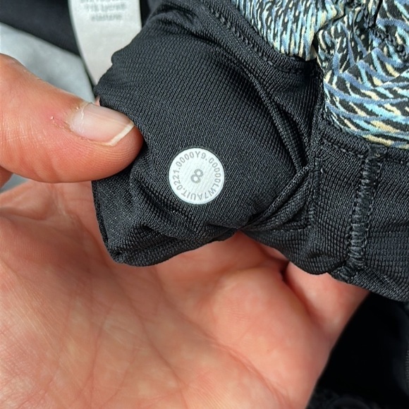 Lululemon Hotty Hot Low Rise Short 4" Dimensional Icing Blue Multi / Black - Picture 4 of 5